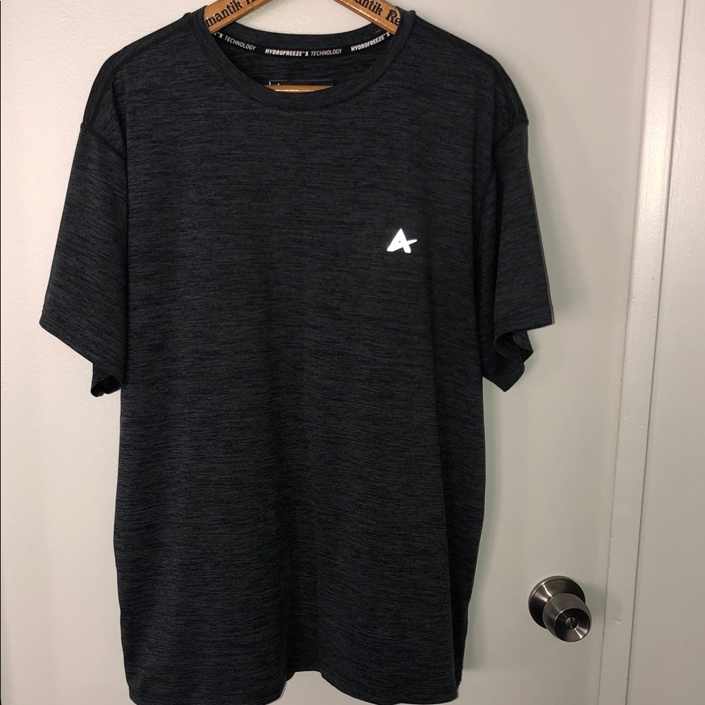 ARCTIC COOL SHORT SLEEVE SIZE M